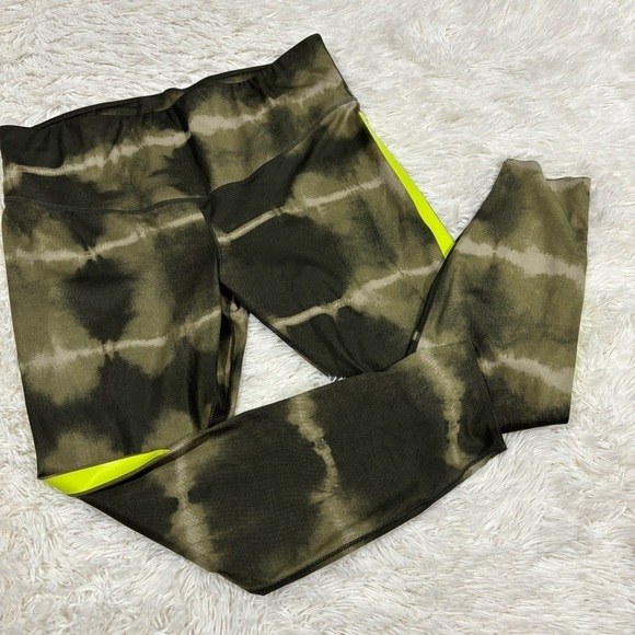 NIKE Womans Green Camo Leggings plus size 1X - Picture 6 of 14